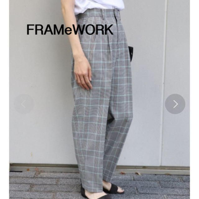 FRAMeWORK(フレームワーク)のFRAMeWORK  チェック柄 テパードパンツ レディースのパンツ(クロップドパンツ)の商品写真