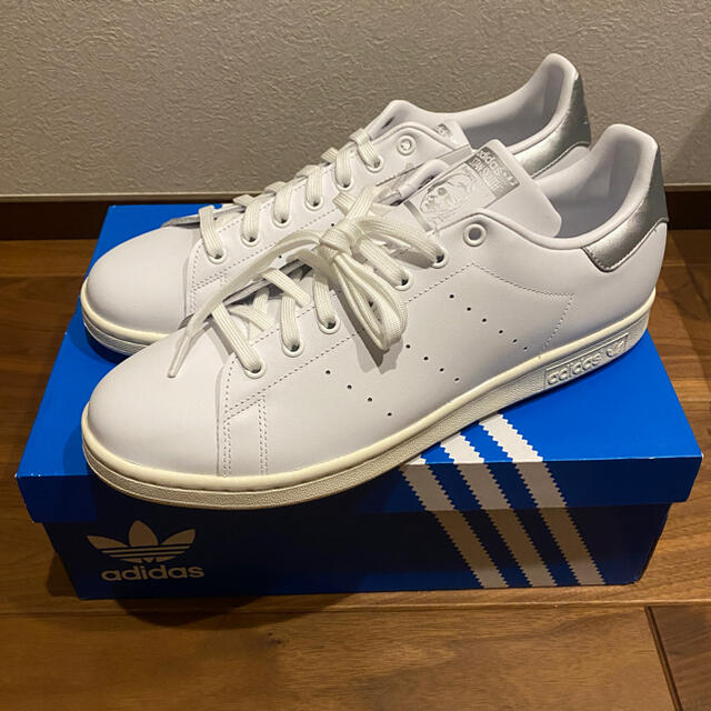 adidas(アディダス)のadidas Stan Smith シルバー 新品 スタンスミス メンズの靴/シューズ(スニーカー)の商品写真