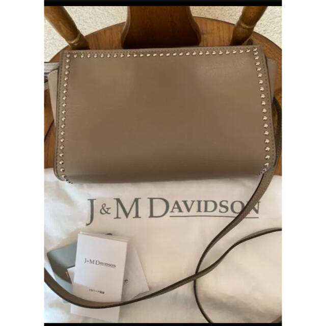 J&M DAVIDSON(ジェイアンドエムデヴィッドソン)のJ&M DAVIDSON ELLIS WITH STUDS レディースのバッグ(ショルダーバッグ)の商品写真