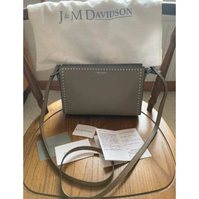 J&M DAVIDSON(ジェイアンドエムデヴィッドソン)のJ&M DAVIDSON ELLIS WITH STUDS レディースのバッグ(ショルダーバッグ)の商品写真