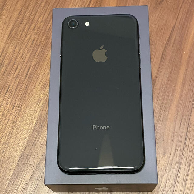 iPhone(アイフォーン)の100%バッテリー【美品】iPhone8 256GB スペースグレー スマホ/家電/カメラのスマートフォン/携帯電話(スマートフォン本体)の商品写真