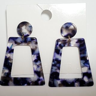 フォーエバートゥエンティーワン(FOREVER 21)のforever21 青　アクリル　ピアス(ピアス)