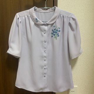 フィント(F i.n.t)のスミレ刺繍シャツブラウス☆ F i.n.t(シャツ/ブラウス(半袖/袖なし))