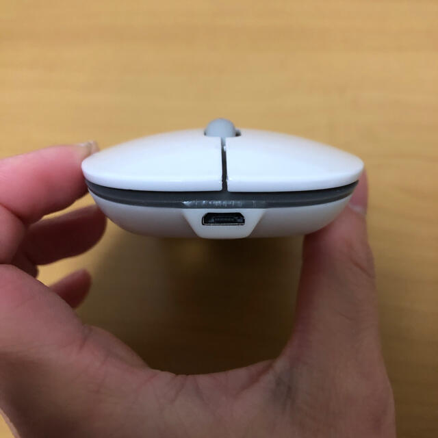 薄型ワイヤレスマウス　ホワイト　USB充電 スマホ/家電/カメラのPC/タブレット(PC周辺機器)の商品写真