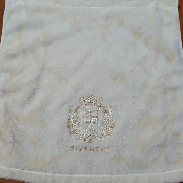 GIVENCHY(ジバンシィ)のGIVENCHY ハンドタオル 2枚セット(オフホワイト .ブラウン) レディースのファッション小物(ハンカチ)の商品写真