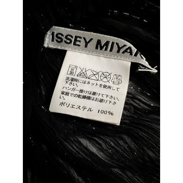 ISSEY MIYAKE(イッセイミヤケ)の超美品   ISSEY MIYAKE  イッセイミヤケ  シフォン  プリーツ レディースのトップス(カットソー(半袖/袖なし))の商品写真
