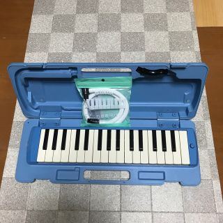 ヤマハ(ヤマハ)のピアニカ　YAMAHA P-32D 新品卓奏用パイプ付き(ハーモニカ/ブルースハープ)