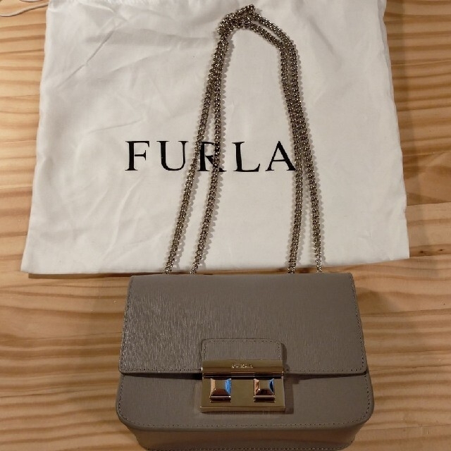 【美品】FURLA　BELLA ミニクロスボディーバッグ♪