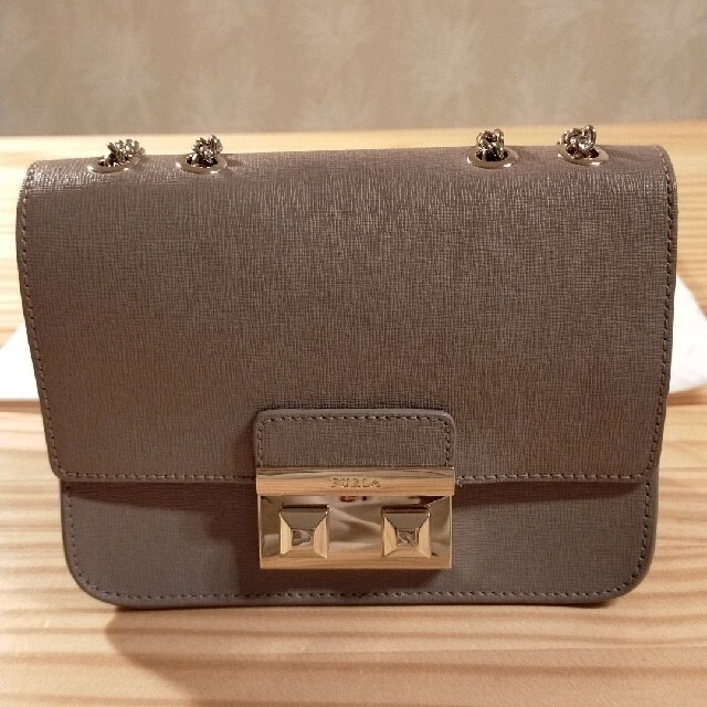 【美品】FURLA　BELLA ミニクロスボディーバッグ♪