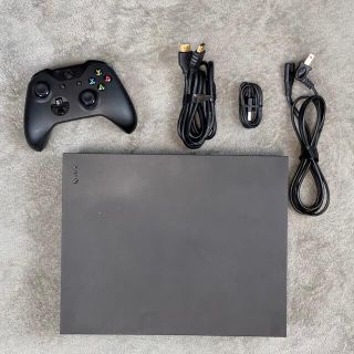 マイクロソフト(Microsoft)のXbox One X(家庭用ゲーム機本体)