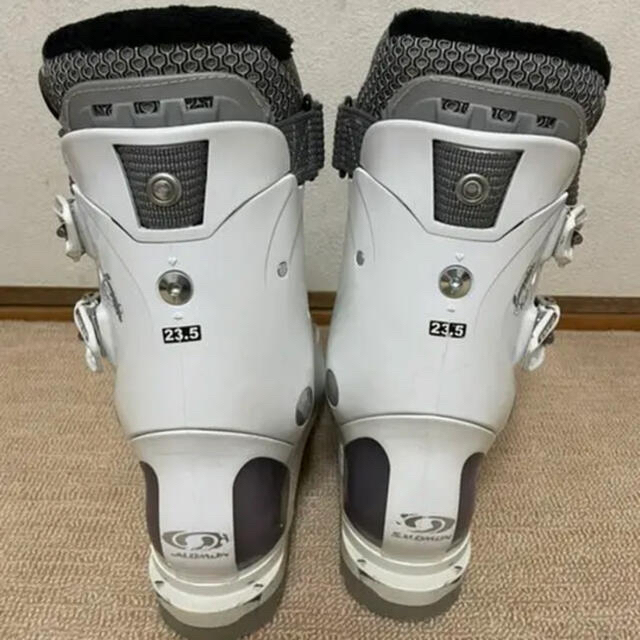 SALOMON(サロモン)のサロモンレディーススキーブーツ スポーツ/アウトドアのスキー(ブーツ)の商品写真