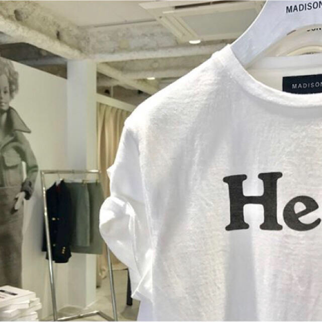 MADISONBLUE(マディソンブルー)の【MADISON BLUE 】HELLO SHORT SLEEVE TEE/01 レディースのトップス(Tシャツ(半袖/袖なし))の商品写真