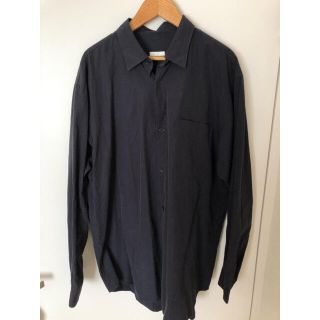 コモリ(COMOLI)の【美品】comoli シャツ　ネイビー　サイズ2(シャツ)