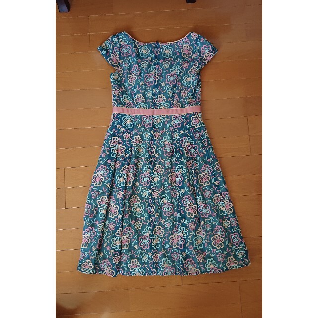 新品　トッカ　ワンピース　ドレス　花刺繍　サイズ0　4759