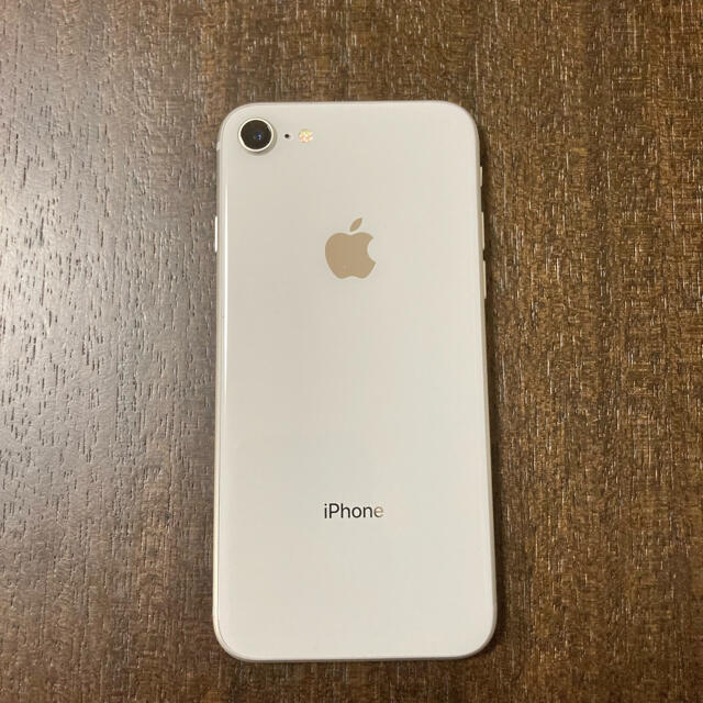 Apple(アップル)の♦︎SIMフリー♦︎ iPhone8 64GB シルバー  スマホ/家電/カメラのスマートフォン/携帯電話(スマートフォン本体)の商品写真