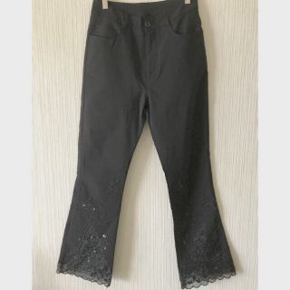 新品　レースとスパンコールがついた可愛いパンツ　サイズS(クロップドパンツ)