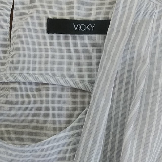 超美品！短時間のみ着用！VICKY カットソー