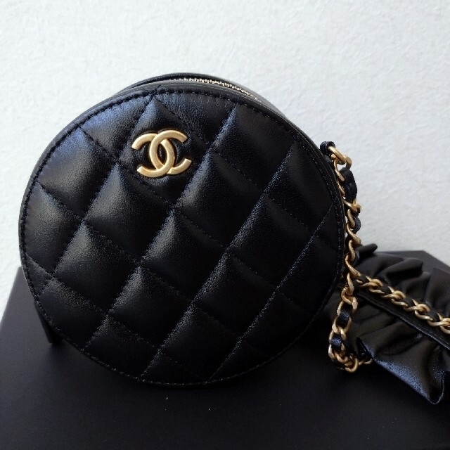 CHANEL(シャネル)のやすべえ様専用 シャネル チェーンクラッチ チェーンバッグ CHANEL レディースのバッグ(ショルダーバッグ)の商品写真