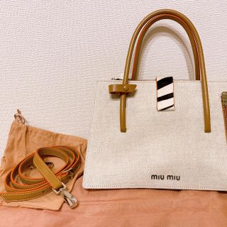 ミュウミュウ(miumiu)のMIUMIU バッグ(ハンドバッグ)