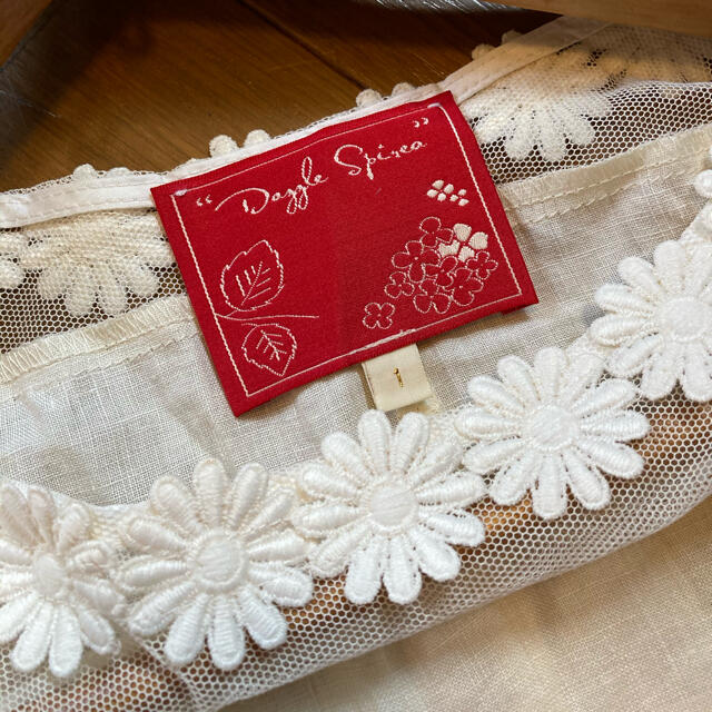 【未使用】インポートDAZZLE SPIREA★リネン100%刺繍と透け感あり レディースのトップス(シャツ/ブラウス(半袖/袖なし))の商品写真