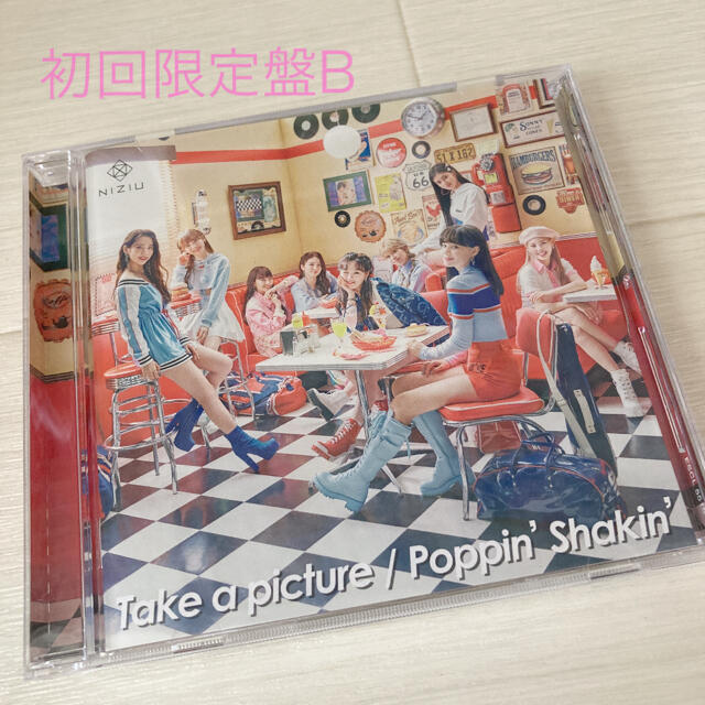 【NiziU】Take a picture/Poppin' Shakin' エンタメ/ホビーのCD(K-POP/アジア)の商品写真