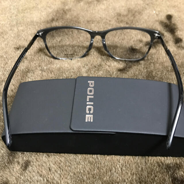 POLICE(ポリス)のPOLICE ポリス　メガネフレーム　ブラックホワイト　伊達　新品　たつ様専用 メンズのファッション小物(サングラス/メガネ)の商品写真