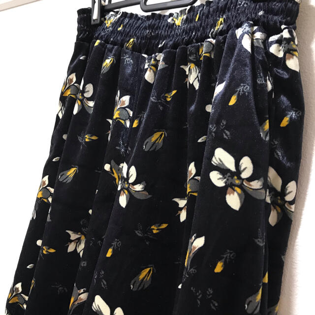chocol raffine robe(ショコラフィネローブ)の花柄カットベロアパンツ レディースのパンツ(カジュアルパンツ)の商品写真