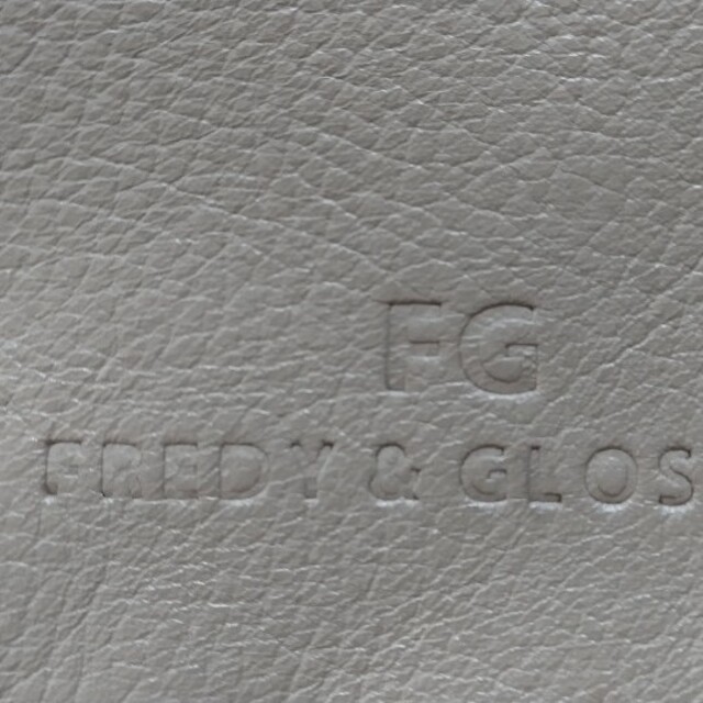 FREDY & GLOSTER(フレディアンドグロスター)のFREDY＆GLOSTER（フレディ＆グロスター）グレージュ レザーショルダー レディースのバッグ(ショルダーバッグ)の商品写真