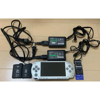 プレイステーションポータブル(PlayStation Portable)の【週末限定】PSP1000 （バッテリー×2、充電器×2、メモリーカード×4）(携帯用ゲーム機本体)