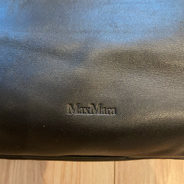 Max Mara(マックスマーラ)のぽんでりんぐ様専用　Max Mara レザーショルダーバッグ レディースのバッグ(ショルダーバッグ)の商品写真