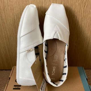 トムズ(TOMS)の〔新品未使用〕TOMS クラッシック　23.5cm(スリッポン/モカシン)