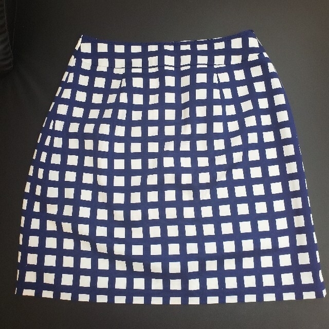 OFUON(オフオン)のオフオン　タイトスカート　チェック　白　紺　M 2号 9号 レディースのスカート(ひざ丈スカート)の商品写真