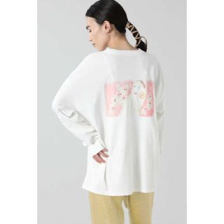 ローズバッド(ROSE BUD)の【新品／未使用／タグ付き】ROSE BUD手描きプリントロングスリーブTシャツ(シャツ/ブラウス(長袖/七分))