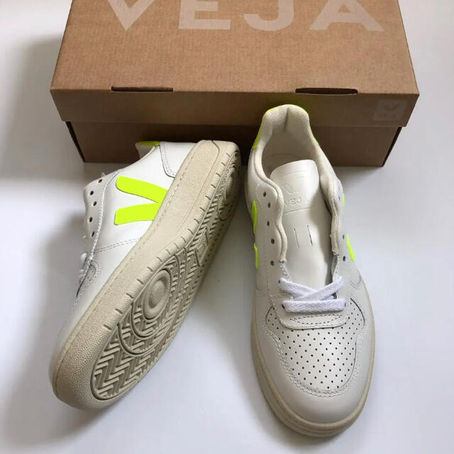 海外セレブ愛用【VEJA】V-10 EX Yellow 大人気限定品 レディースの靴/シューズ(スニーカー)の商品写真