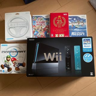 ウィー(Wii)の⭐︎値下げ⭐︎Wii 本体　リモコン2個　ソフト4種　wiiハンドル付き(家庭用ゲーム機本体)