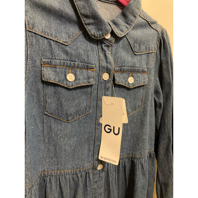 GU(ジーユー)のGU ジーユー　女の子　デニムワンピース　120サイズ キッズ/ベビー/マタニティのキッズ服女の子用(90cm~)(ワンピース)の商品写真