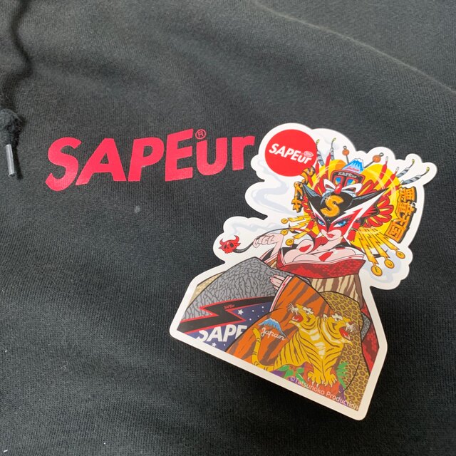 Supreme(シュプリーム)のSAPEur ドロンジョコラボ悪童天国フーディ　XL 古着　ステッカー付き メンズのトップス(パーカー)の商品写真