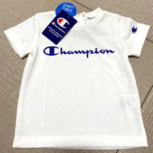 Champion(チャンピオン)の新品未使用　チャンピオンTシャツ キッズ/ベビー/マタニティのキッズ服女の子用(90cm~)(Tシャツ/カットソー)の商品写真