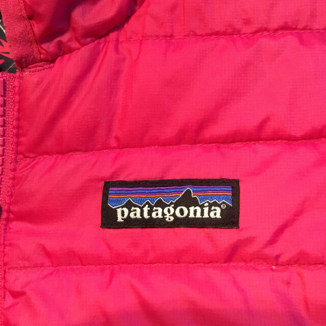 patagonia(パタゴニア)のパタゴニア　リバーシブル  ダウン　ジャケット キッズ/ベビー/マタニティのベビー服(~85cm)(ジャケット/コート)の商品写真