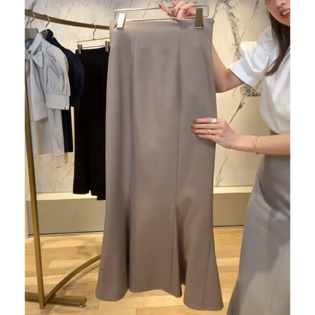 SNIDEL(スナイデル)のsnidel♡ハイウエストヘムフレアツイルスカート レディースのスカート(ロングスカート)の商品写真