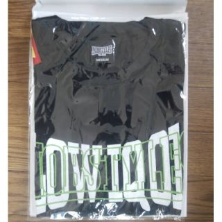 モブスタイル(MOBSTYLES)のLOW IQ 01 x MOBSTYLES コラボTシャツ Black M 1着(ミュージシャン)