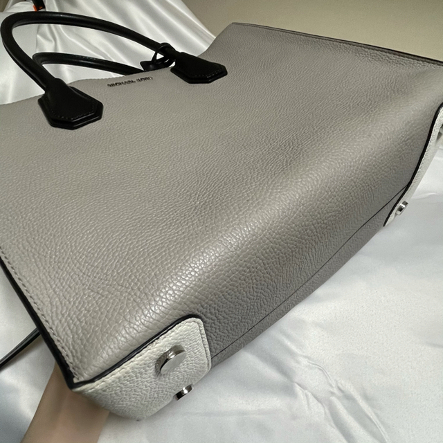 Michael Kors(マイケルコース)のマイケルコース MICHAEL KORS トートバッグ グレー ホワイト レディースのバッグ(トートバッグ)の商品写真
