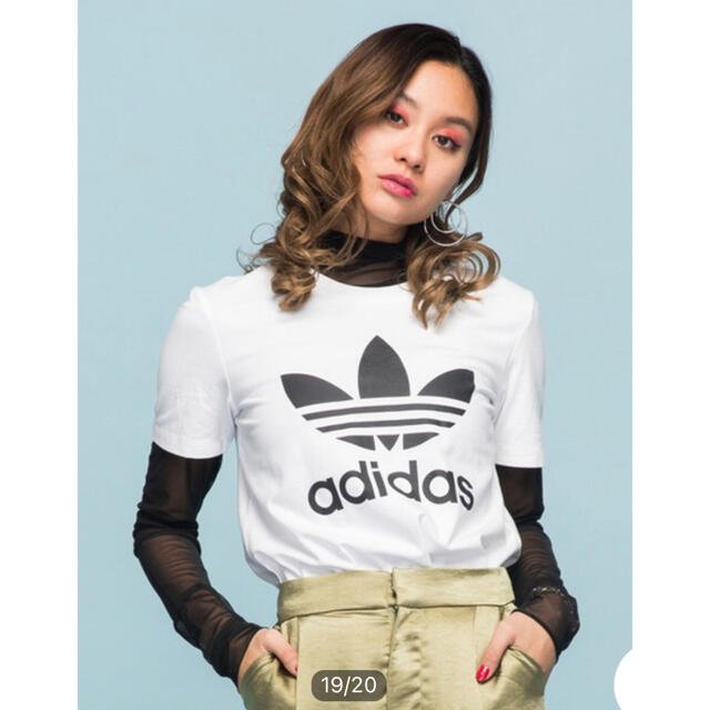 adidas(アディダス)の新品タグ付き！adidas ボーイフレンド トレフォイル 半袖Tシャツ　白 レディースのトップス(Tシャツ(半袖/袖なし))の商品写真