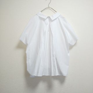 ザラ(ZARA)のZARA ホワイト コットンブラウス プリーツ バックスタイル(シャツ/ブラウス(半袖/袖なし))