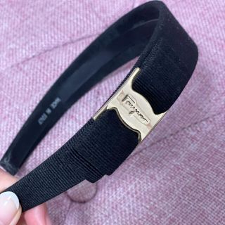 サルヴァトーレフェラガモ(Salvatore Ferragamo)のフェラガモ　カチューシャ　黒　Salvatore ferragamo(カチューシャ)