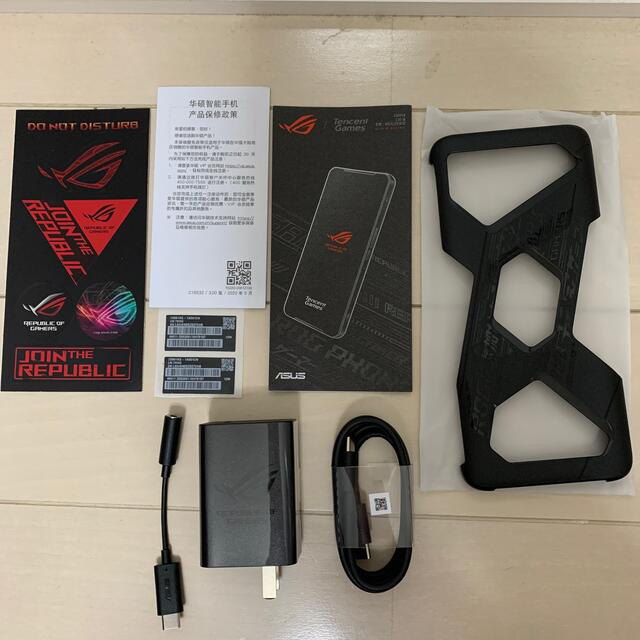 ASUS(エイスース)のASUS  ROG モバイル3 12GB RAM、128GB スマホ/家電/カメラのスマートフォン/携帯電話(スマートフォン本体)の商品写真