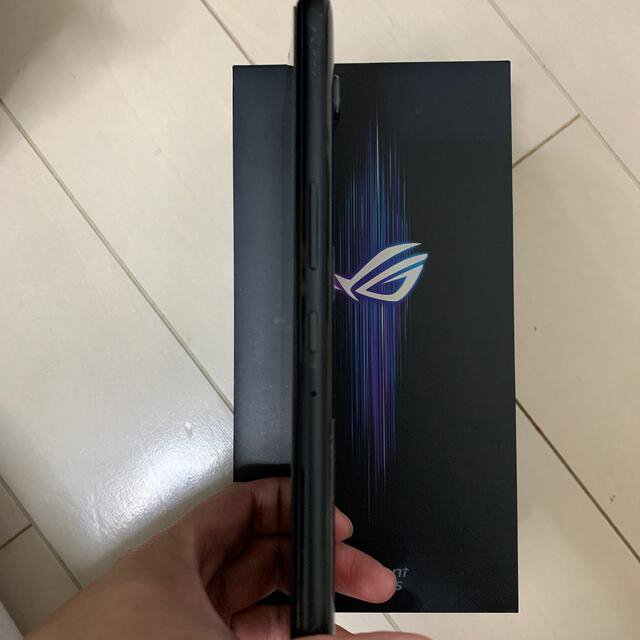 ASUS(エイスース)のASUS  ROG モバイル3 12GB RAM、128GB スマホ/家電/カメラのスマートフォン/携帯電話(スマートフォン本体)の商品写真