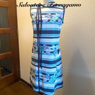 サルヴァトーレフェラガモ(Salvatore Ferragamo)の Ferragamo 希少 お洒落なデザイン ワンピース(ひざ丈ワンピース)