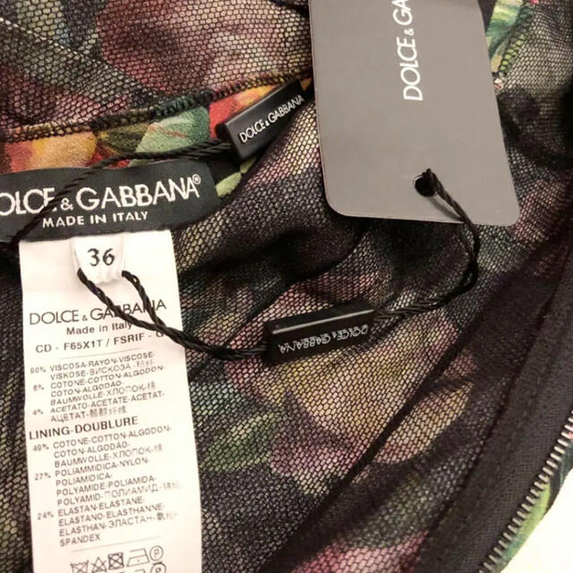 DOLCE&GABBANA(ドルチェアンドガッバーナ)の【本日限定特価★新品】DOLCE&GABBANAローズ柄　膝下ワンピース　正規品 レディースのワンピース(ひざ丈ワンピース)の商品写真