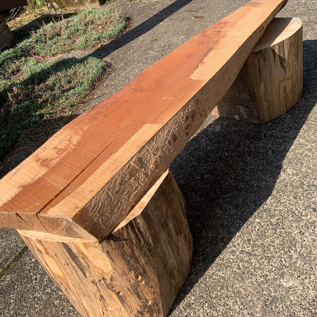 欅丸太テーブル　国産耳付き天板　ケヤキ材　家具ベンチ　最高級木材　机イス　デスク